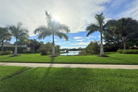 House in Port St. Lucie, Florida 4 bedrooms, 160.07 sq.m. № 2015482 - photo 12