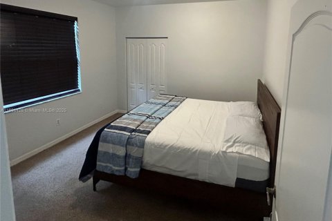 House in Port St. Lucie, Florida 4 bedrooms, 160.07 sq.m. № 2015482 - photo 30