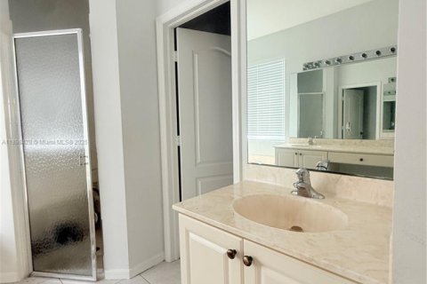 House in Port St. Lucie, Florida 4 bedrooms, 160.07 sq.m. № 2015482 - photo 26