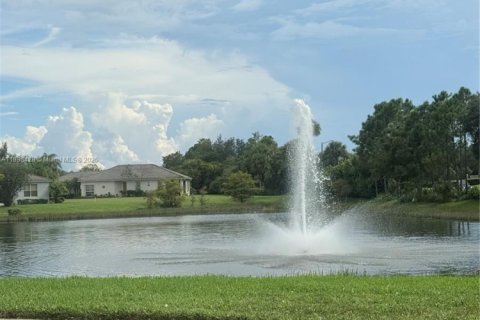 House in Port St. Lucie, Florida 4 bedrooms, 160.07 sq.m. № 2015482 - photo 11