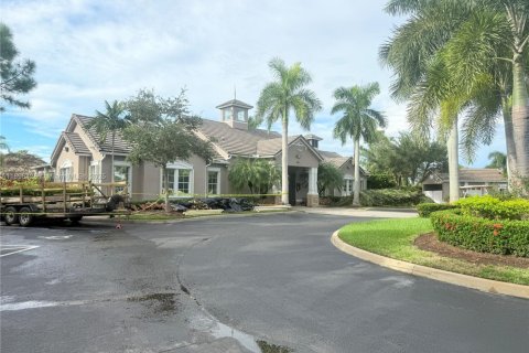 House in Port St. Lucie, Florida 4 bedrooms, 160.07 sq.m. № 2015482 - photo 9