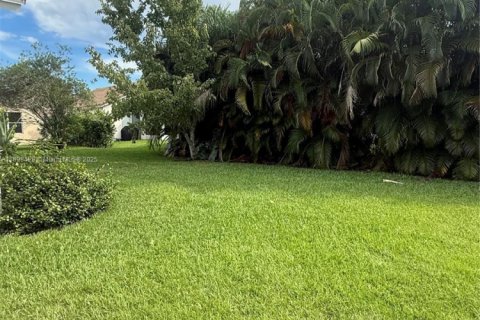 House in Port St. Lucie, Florida 4 bedrooms, 160.07 sq.m. № 2015482 - photo 6