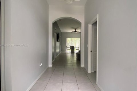 House in Port St. Lucie, Florida 4 bedrooms, 160.07 sq.m. № 2015482 - photo 15