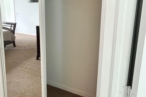 House in Port St. Lucie, Florida 4 bedrooms, 160.07 sq.m. № 2015482 - photo 24