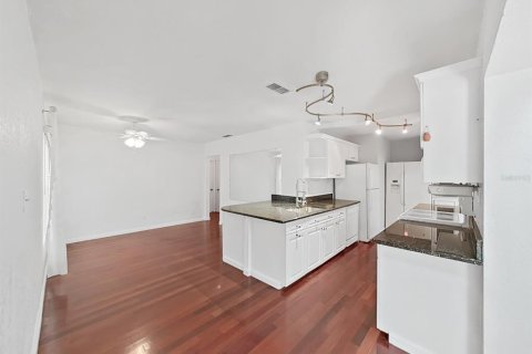 House in Lutz, Florida 4 bedrooms, 228.54 sq.m. № 1651971 - photo 15