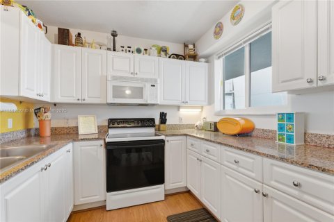 Condominio en venta en Miami Beach, Florida, 1 dormitorio, 66.89 m2 № 1933195 - foto 14