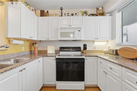 Condominio en venta en Miami Beach, Florida, 1 dormitorio, 66.89 m2 № 1933195 - foto 13