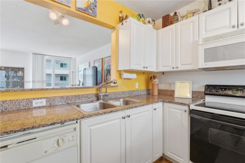 Condominio en venta en Miami Beach, Florida, 1 dormitorio, 66.89 m2 № 1933195 - foto 12