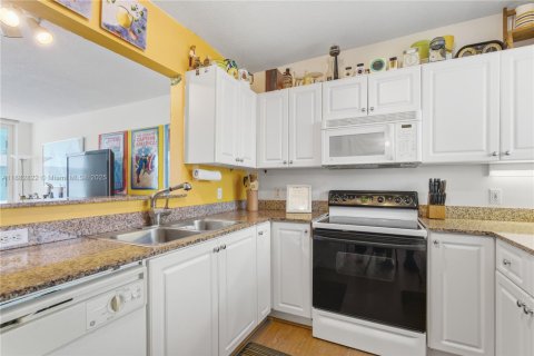 Condominio en venta en Miami Beach, Florida, 1 dormitorio, 66.89 m2 № 1933195 - foto 16