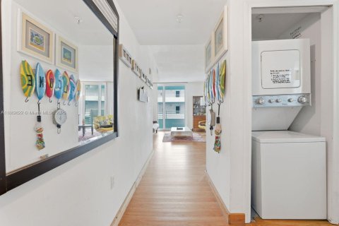Condominio en venta en Miami Beach, Florida, 1 dormitorio, 66.89 m2 № 1933195 - foto 11