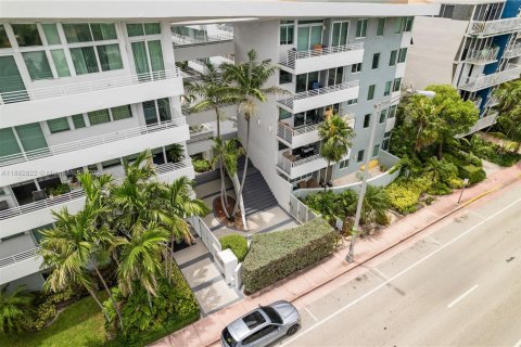 Condominio en venta en Miami Beach, Florida, 1 dormitorio, 66.89 m2 № 1933195 - foto 2