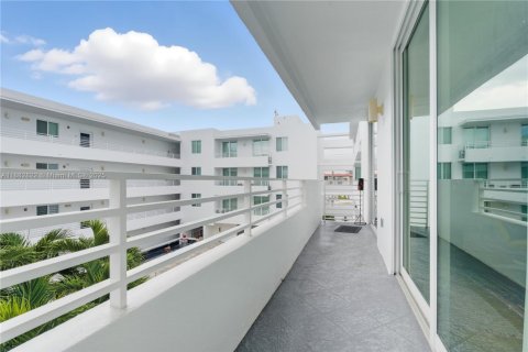 Condominio en venta en Miami Beach, Florida, 1 dormitorio, 66.89 m2 № 1933195 - foto 17