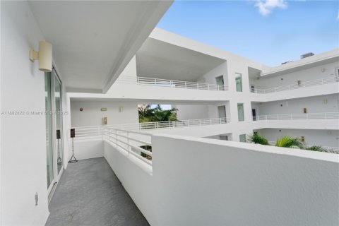 Condominio en venta en Miami Beach, Florida, 1 dormitorio, 66.89 m2 № 1933195 - foto 18