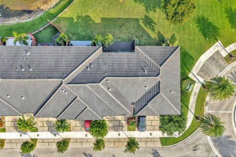 Adosado en venta en Miami Lakes, Florida, 3 dormitorios, 147.53 m2 № 1975417 - foto 7
