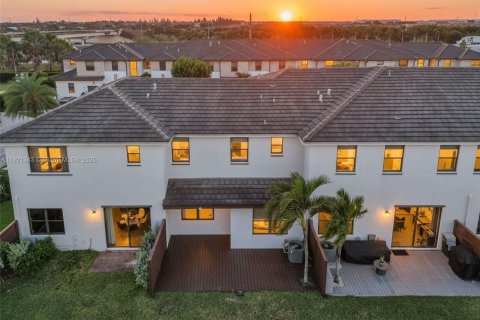 Adosado en venta en Miami Lakes, Florida, 3 dormitorios, 147.53 m2 № 1975417 - foto 4