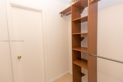 Купить кондоминиум в Хайалиа, Флорида 1 спальня, 72.65м2, № 2088967 - фото 15