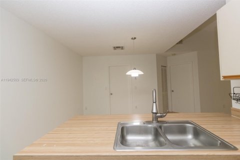 Купить кондоминиум в Хайалиа, Флорида 1 спальня, 72.65м2, № 2088967 - фото 7