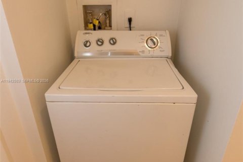 Купить кондоминиум в Хайалиа, Флорида 1 спальня, 72.65м2, № 2088967 - фото 17