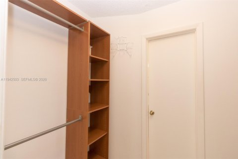 Купить кондоминиум в Хайалиа, Флорида 1 спальня, 72.65м2, № 2088967 - фото 14