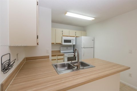 Купить кондоминиум в Хайалиа, Флорида 1 спальня, 72.65м2, № 2088967 - фото 3