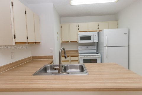 Купить кондоминиум в Хайалиа, Флорида 1 спальня, 72.65м2, № 2088967 - фото 4