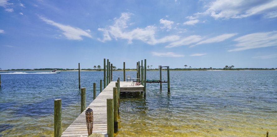 Villa ou maison à Mary Esther, Floride 6 chambres, 316.52 m2 № 559066
