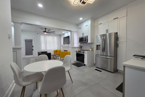 Appartement à louer à Saint Petersburg, Floride: 3 chambres, 224.54 m2 № 2302651 - photo 2