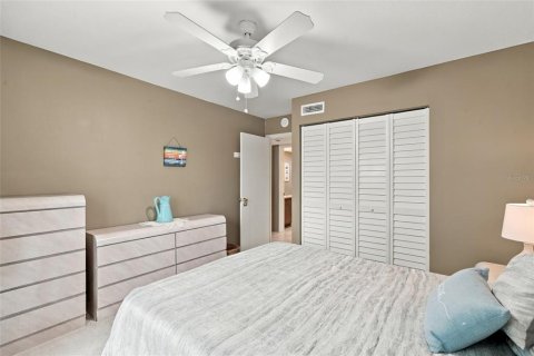 Condo in Port Charlotte, Florida, 2 bedrooms  № 2396344 - photo 14