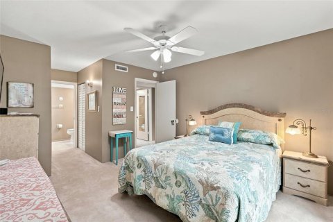 Condo in Port Charlotte, Florida, 2 bedrooms  № 2396344 - photo 11