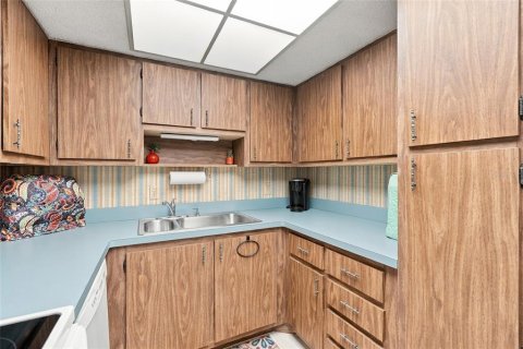 Condo in Port Charlotte, Florida, 2 bedrooms  № 2396344 - photo 9