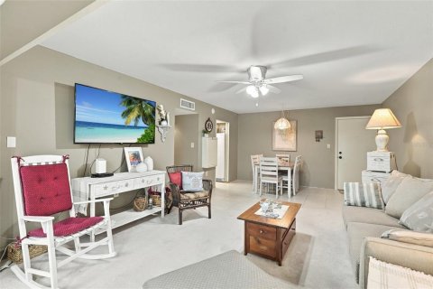 Condo in Port Charlotte, Florida, 2 bedrooms  № 2396344 - photo 6