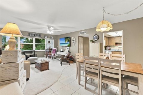 Condo in Port Charlotte, Florida, 2 bedrooms  № 2396344 - photo 3