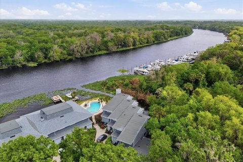 Condo in DeLand, Florida, 2 bedrooms № 2213740 - photo 2