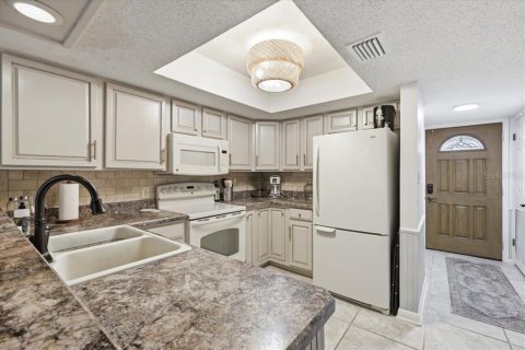 Condo in DeLand, Florida, 2 bedrooms № 2213740 - photo 4