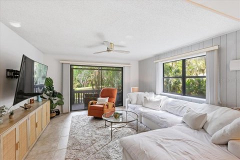 Condo in DeLand, Florida, 2 bedrooms № 2213740 - photo 6