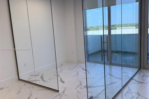 Commercial property in Hallandale Beach, Florida № 1862006 - photo 30