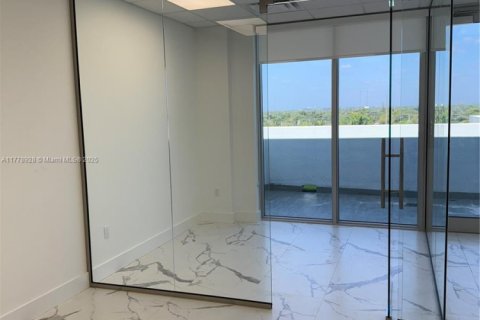 Commercial property in Hallandale Beach, Florida № 1862006 - photo 28