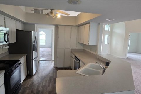 House in Ocala, Florida 3 bedrooms № 1684140 - photo 2