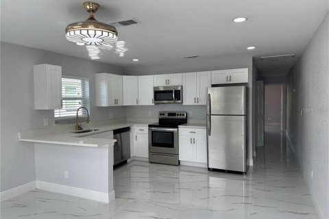 Appartement à louer à Tampa, Floride: 2 chambres, 66.89 m2 № 2099494 - photo 2
