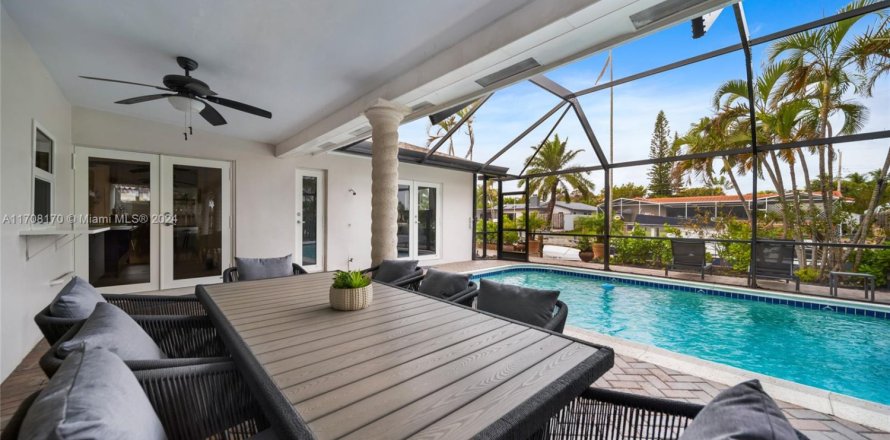 House in Fort Lauderdale, Florida 3 bedrooms, 175.03 sq.m. № 2034210