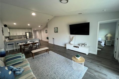 Commercial property in Port Charlotte, Florida 6 bedrooms, 267 sq.m. № 2211974 - photo 19