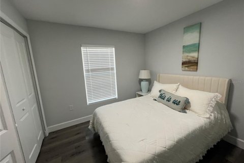 Commercial property in Port Charlotte, Florida 6 bedrooms, 267 sq.m. № 2211974 - photo 10