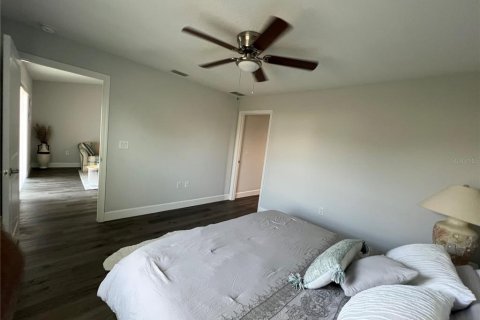 Commercial property in Port Charlotte, Florida 6 bedrooms, 267 sq.m. № 2211974 - photo 23