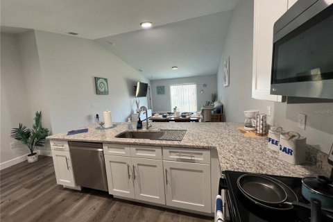 Commercial property in Port Charlotte, Florida 6 bedrooms, 267 sq.m. № 2211974 - photo 15