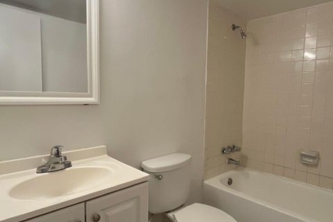 Снять в аренду квартиру в Уэст-Палм-Бич, Флорида 3 комнаты, 65.03м2, № 2085244 - фото 6