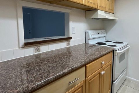 Снять в аренду квартиру в Уэст-Палм-Бич, Флорида 3 комнаты, 65.03м2, № 2085244 - фото 5