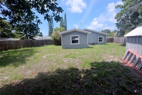 House in Dunedin, Florida 3 bedrooms, 107.95 sq.m. № 2258818 - photo 13