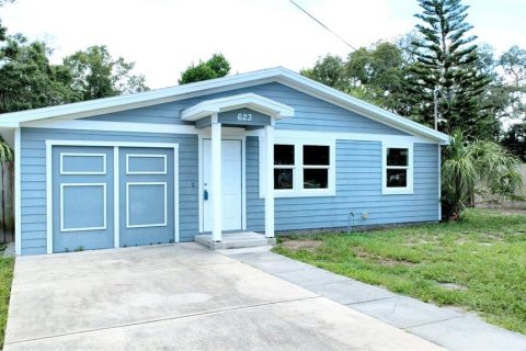 House in Dunedin, Florida 3 bedrooms, 107.95 sq.m. № 2258818 - photo 2