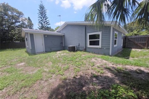 House in Dunedin, Florida 3 bedrooms, 107.95 sq.m. № 2258818 - photo 12