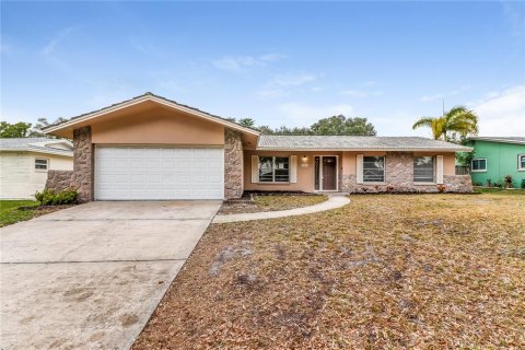 Casa en alquiler en Clearwater, Florida, 4 dormitorios, 157.19 m2 № 1797421 - foto 1